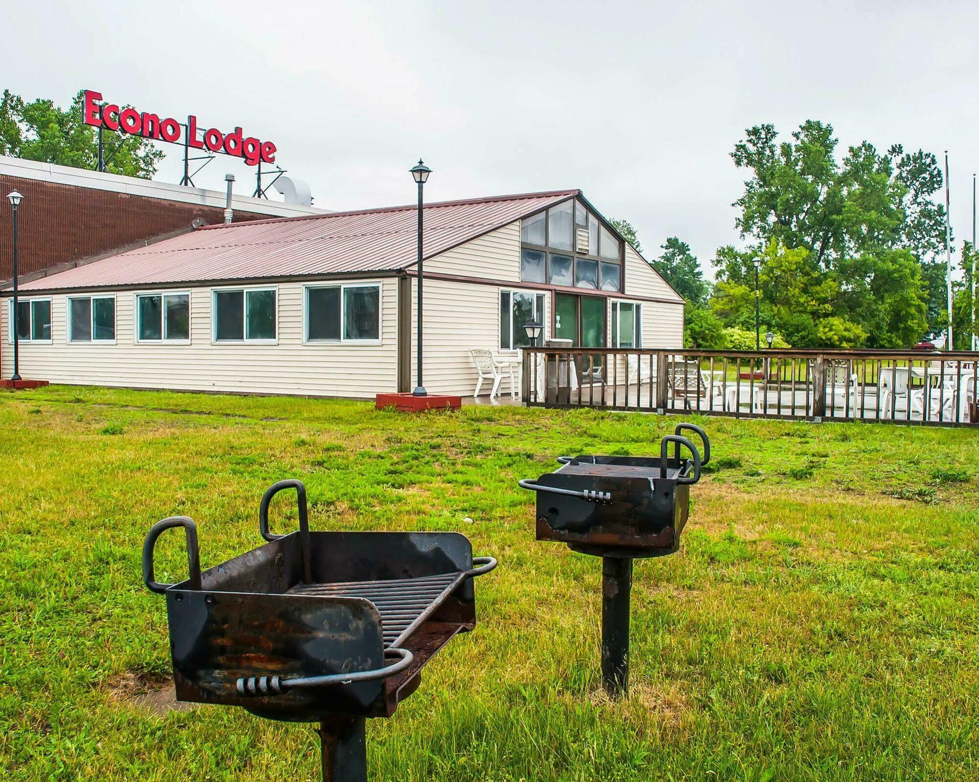 Adirondack Efficiencies Hotel Watertown Ngoại thất bức ảnh